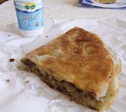 Burek sa jogurtom